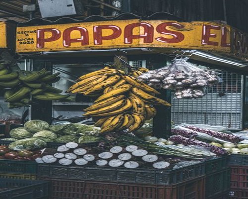 Fresh fruits and vegetables in a Colombian market